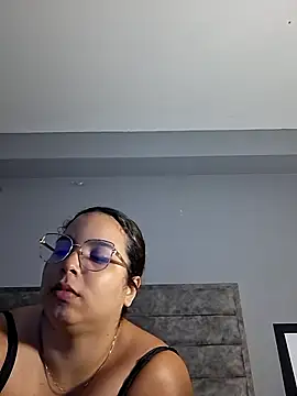 Snapshot of Aliciabloom chatting on 11.04.25 Aliciabloom online show from 11.04.25