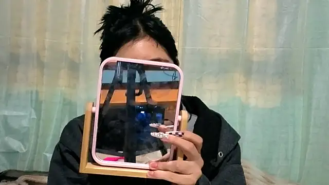 Sullyoonn online show from 10.29.25