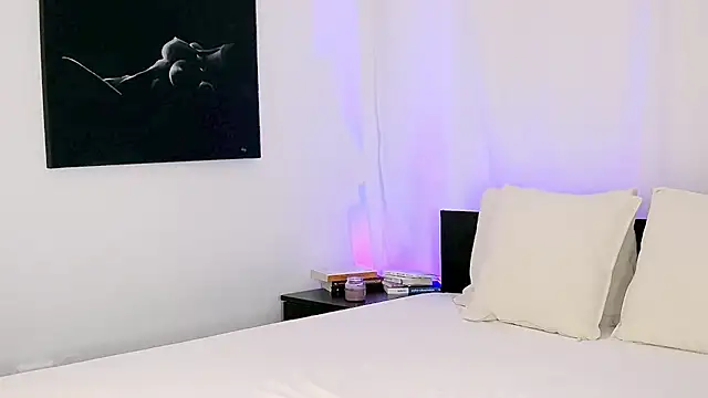 Snapshot of LeahDenver chatting on 10.07.25 LeahDenver online show from 10.07.25