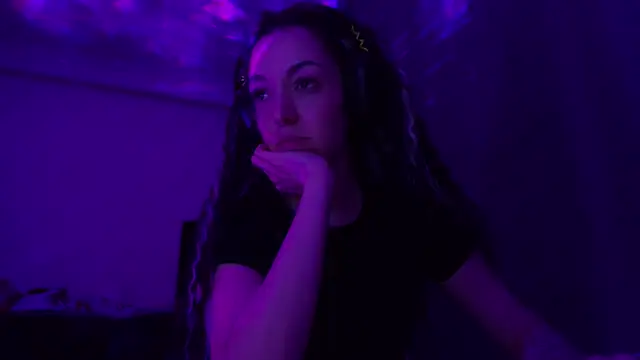 Snapshot of MiaKikki chatting on 10.23.25 MiaKikki online show from 10.23.25