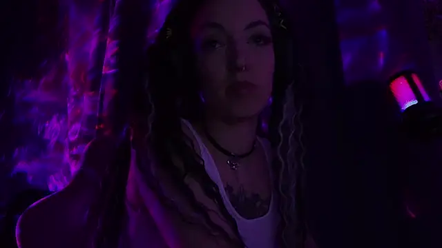 Snapshot of MiaKikki chatting on 10.28.25 MiaKikki online show from 10.28.25