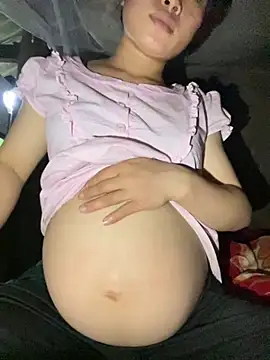 Snapshot of Van_xx chatting on 10.04.25 Van xx online show from 10.04.25