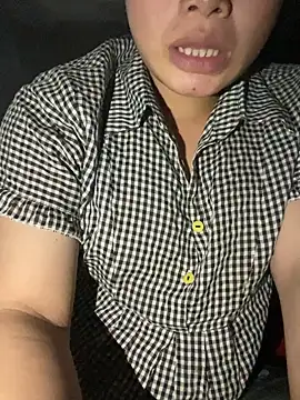 Snapshot of Van_xx chatting on 10.04.25 Van xx online show from 10.04.25