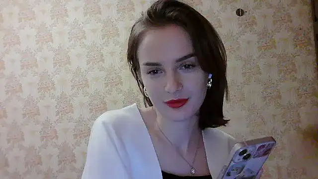 Snapshot of Marivoni chatting on 12.18.25 Marivoni online show from 12.18.25