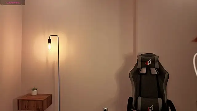 Frences Eyes online show from 11.12.25