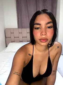 Snapshot of karolaalcendra chatting on 09.27.25 karolaalcendra online show from 09.27.25