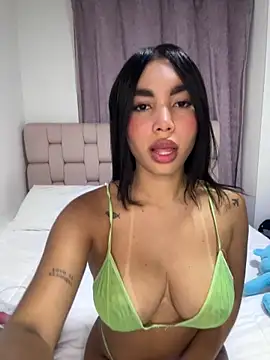 Snapshot of karolaalcendra chatting on 09.30.25 karolaalcendra online show from 09.30.25