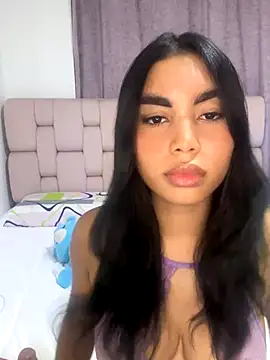 Snapshot of karolaalcendra chatting on 10.02.25 karolaalcendra online show from 10.02.25