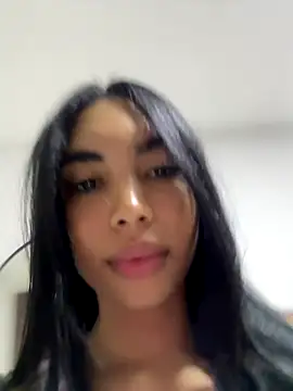 Snapshot of karolaalcendra chatting on 10.12.25 karolaalcendra online show from 10.12.25