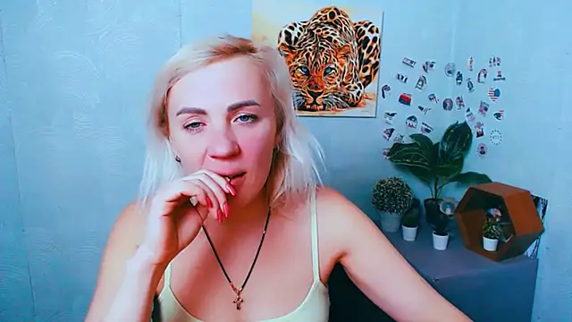 EmmaCat  online show from 02.10.26