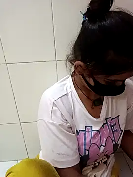 Snapshot of Arti_ chatting on 09.21.25 Arti  online show from 09.21.25