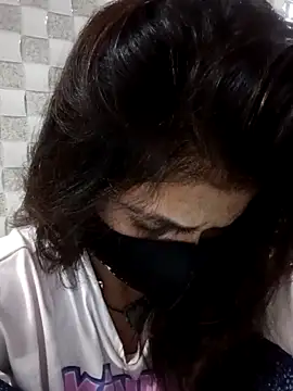 Snapshot of Arti_ chatting on 10.04.25 Arti  online show from 10.04.25