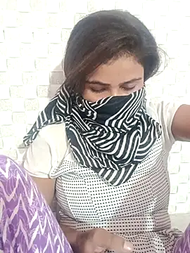 Snapshot of Arti_ chatting on 10.27.25 Arti  online show from 10.27.25