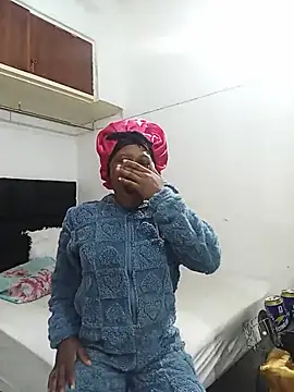 Snapshot of BlondieBitch chatting on 07.19.26 BlondieBitch online show from 07.19.26