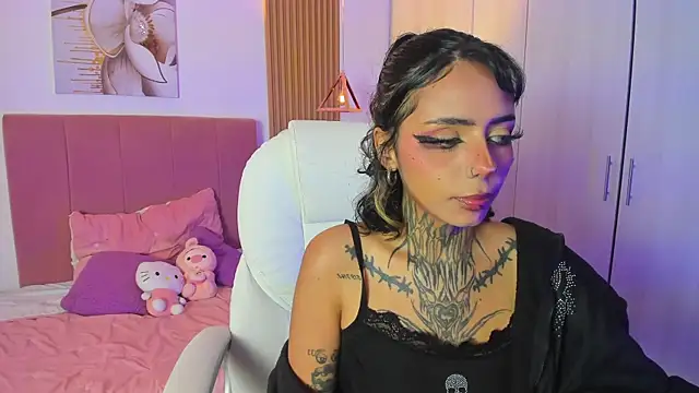 Snapshot of KoraRousee chatting on 09.28.25 KoraRousee online show from 09.28.25