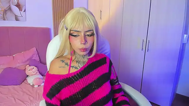 Snapshot of KoraRousee chatting on 09.29.25 KoraRousee online show from 09.29.25