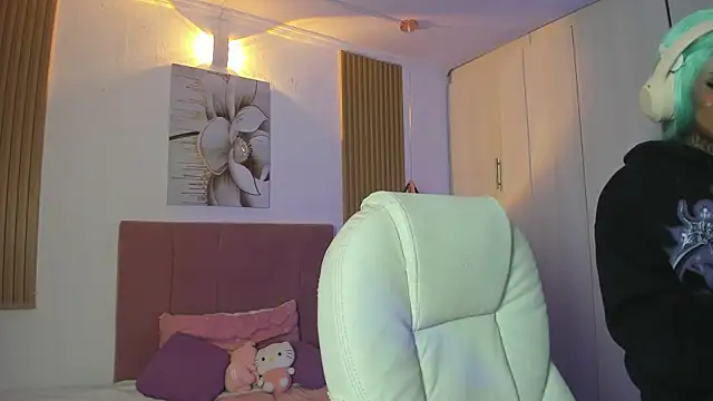 Snapshot of KoraRousee chatting on 10.02.25 KoraRousee online show from 10.02.25