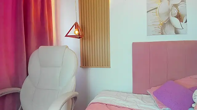 Snapshot of KoraRousee chatting on 10.10.25 KoraRousee online show from 10.10.25