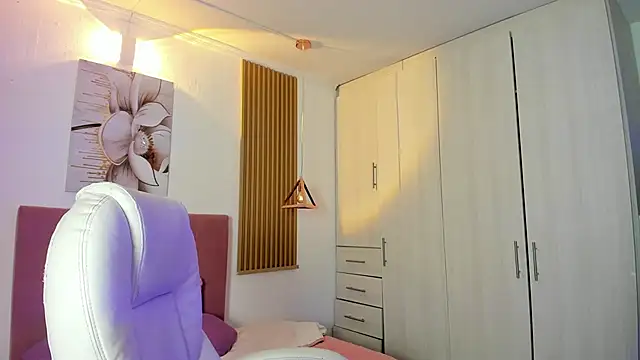 Snapshot of KoraRousee chatting on 10.16.25 KoraRousee online show from 10.16.25