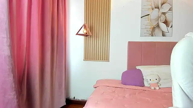 Snapshot of KoraRousee chatting on 10.20.25 KoraRousee online show from 10.20.25