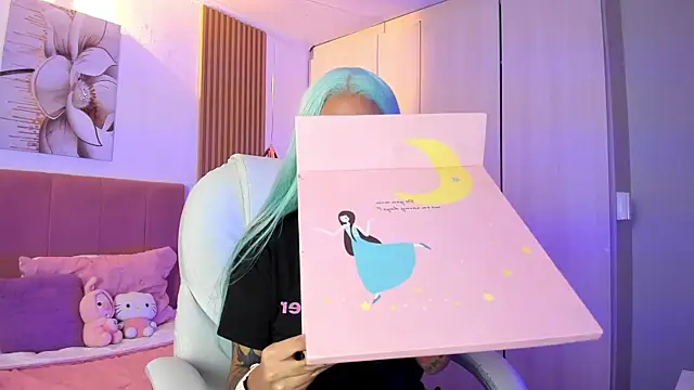 Snapshot of KoraRousee chatting on 10.24.25 KoraRousee online show from 10.24.25