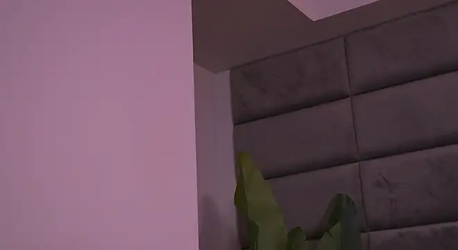 Snapshot of YssabelFox chatting on 10.21.25 YssabelFox online show from 10.21.25