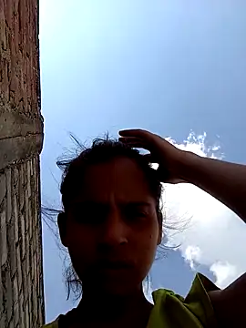 Snapshot of Saloni-Gupta chatting on 09.28.25 Saloni-Gupta online show from 09.28.25