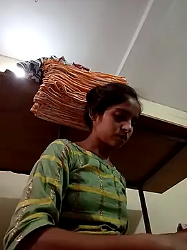 Snapshot of Saloni-Gupta chatting on 10.03.25 Saloni-Gupta online show from 10.03.25