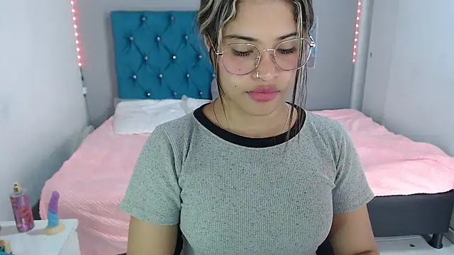 Snapshot of mia_sexgirl chatting on 07.01.26 mia sexgirl online show from 07.01.26