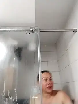 LaraCaliente online show from 11.19.25