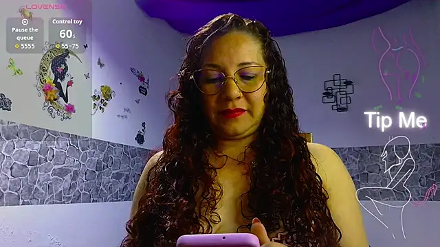 Snapshot of zamy_x chatting on 10.13.25 zamy x online show from 10.13.25
