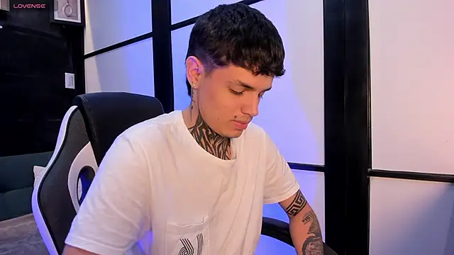 Declan-Fox online show from 10.04.25