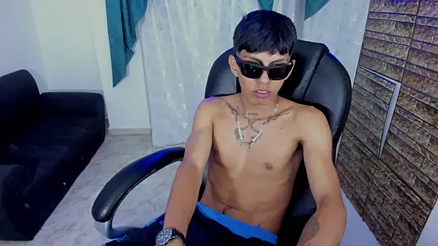 Snapshot of Axeel_Boy chatting on 09.17.25 Axeel Boy online show from 09.17.25