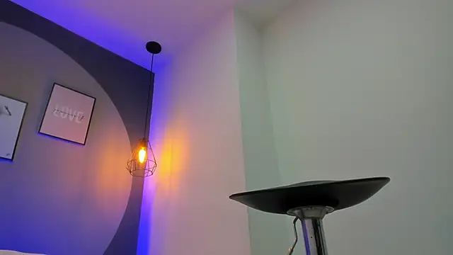 Snapshot of selena_monroy chatting on 10.04.25 selena monroy online show from 10.04.25