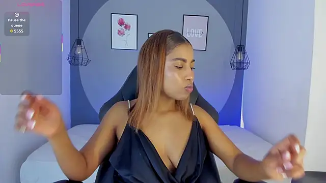 Snapshot of selena_monroy chatting on 10.29.25 selena monroy online show from 10.29.25