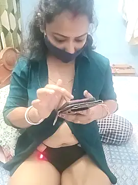 Snapshot of Deliciouskimi chatting on 11.19.25 Deliciouskimi online show from 11.19.25