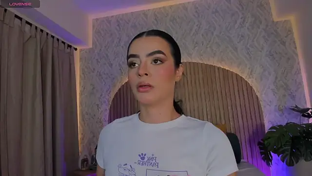 Sophiie Belle online show from 10.06.25