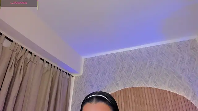 Sophiie Belle online show from 10.15.25