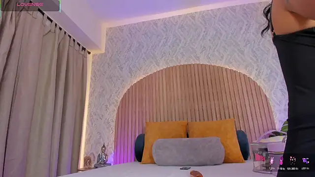 Sophiie Belle online show from 10.18.25