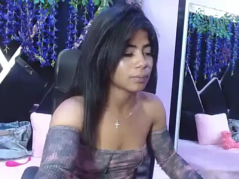 Snapshot of Zoe_Browns_ chatting on 10.25.25 Zoe Browns online show from 10.25.25