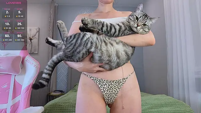 Madison Davies  online show from 10.15.25