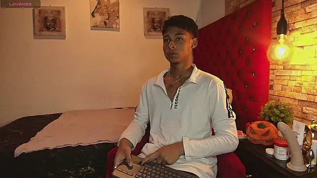 Snapshot of CoffeNaughty_nom chatting on 10.16.25 CoffeNaughty nom online show from 10.16.25