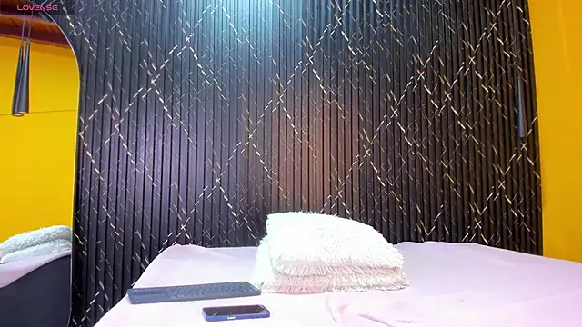 Snapshot of Miss_Ariaa chatting on 10.03.25 Miss Ariaa online show from 10.03.25