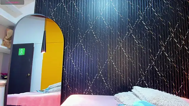 Snapshot of Miss_Ariaa chatting on 10.08.25 Miss Ariaa online show from 10.08.25