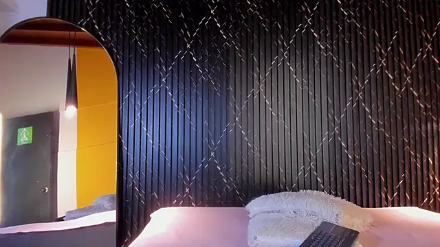 Snapshot of Miss_Ariaa chatting on 10.30.25 Miss Ariaa online show from 10.30.25