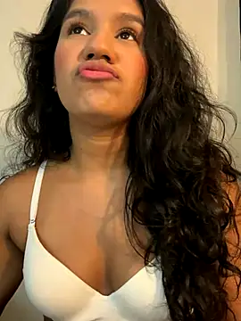 Snapshot of Lyria_Diamond chatting on 10.23.25 Lyria Diamond online show from 10.23.25