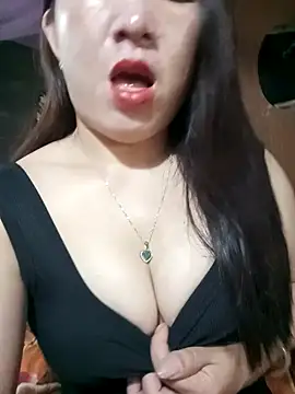 Snapshot of Luna-ass chatting on 09.18.25 Luna-ass online show from 09.18.25