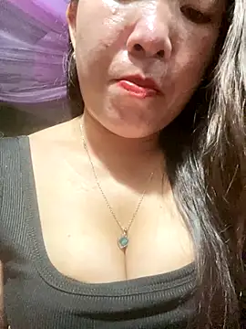 Snapshot of Luna-ass chatting on 10.15.25 Luna-ass online show from 10.15.25