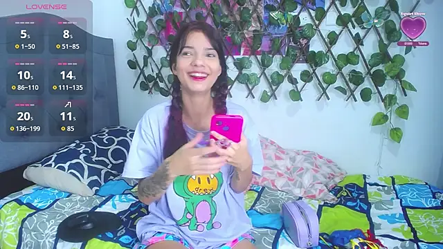 Snapshot of katy_peach chatting on 09.14.25 katy peach online show from 09.14.25