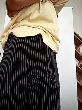 Snapshot of elif25 chatting on 10.01.25 elif25 online show from 10.01.25